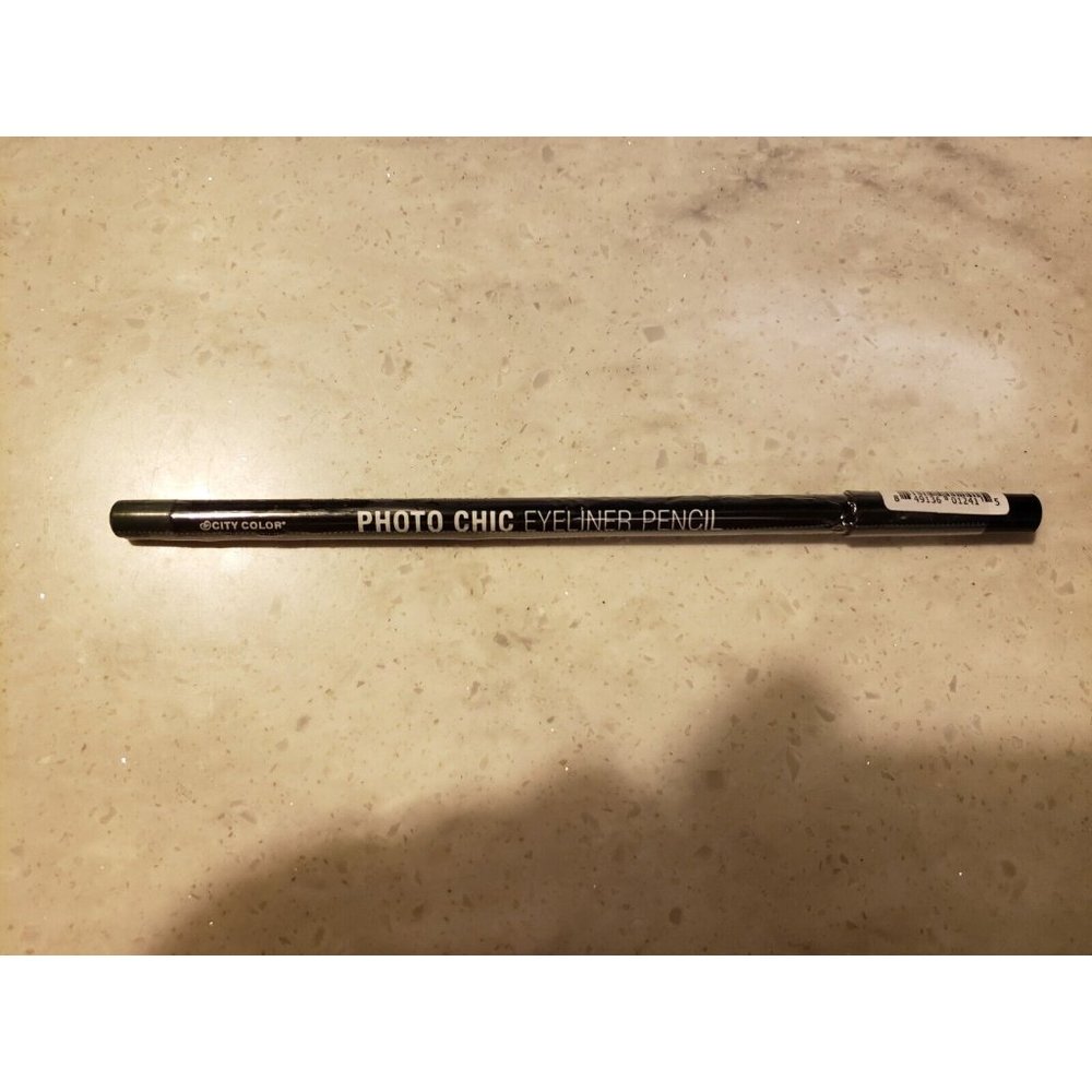 City Color Photo Chic Eyeliner Pencil Highly Pigmented in Hunter Green New